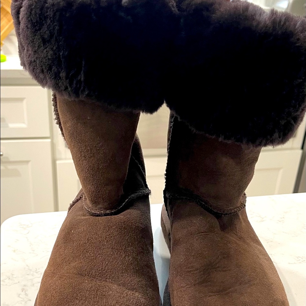 Chocolate ugg classic tall size 6